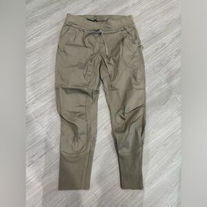 New without tags Women’s hiking pants size M